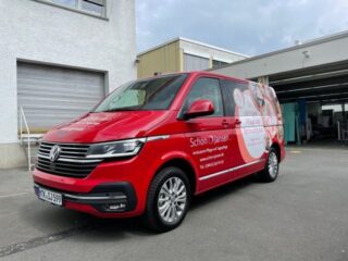 Der neue Beratungsbus Frontansicht - Mobile Beratung direkt vor Ort zum Thema Pflege von Schon & Jansen