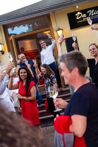 Mitarbeiter und Mitarbeiterinnen auf der Jubiläumsfeier 25 Jahre Schon & Jansen Pflegedienste